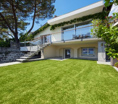 Outside of villa with garden on the lake with berth